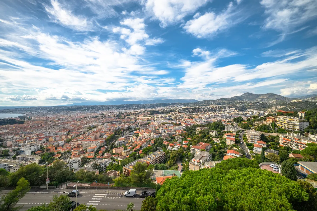 Tetti e facciate della città vecchia di Nizza